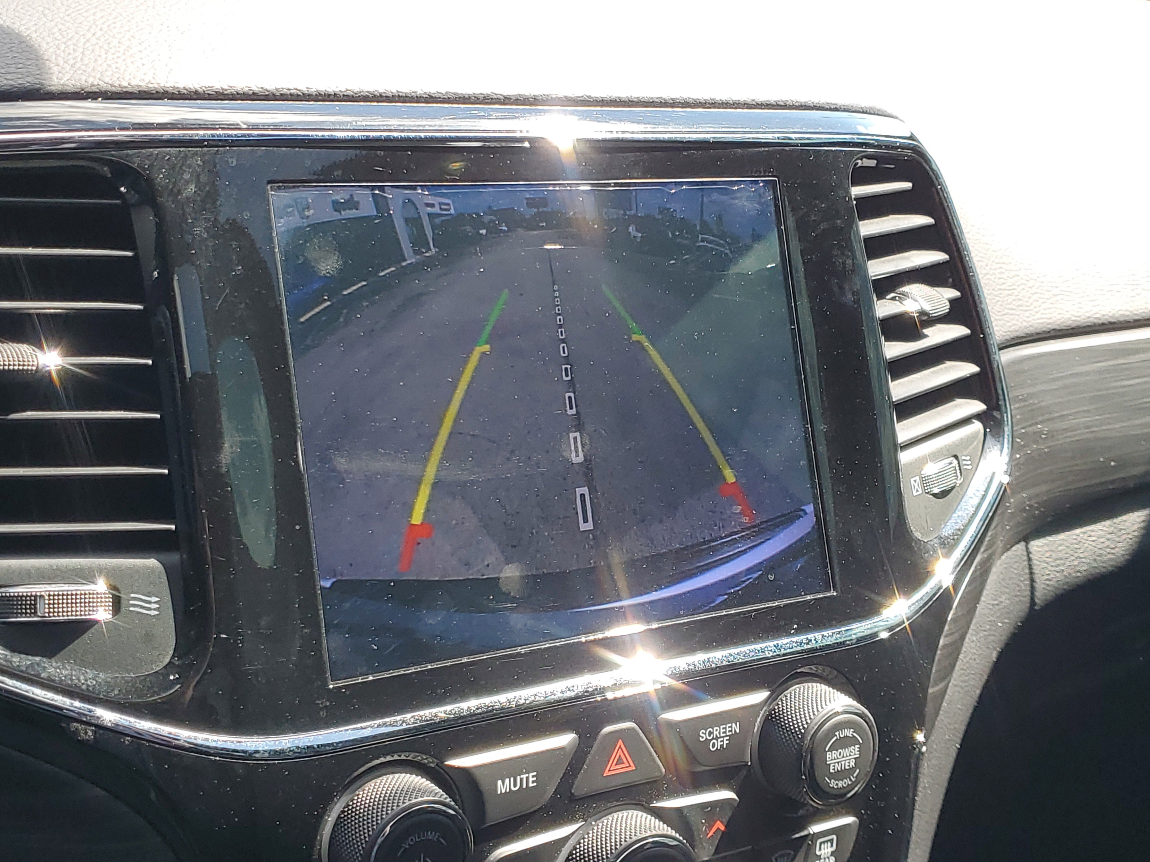 Used 2019 Jeep Grand Cherokee Altitude image 23