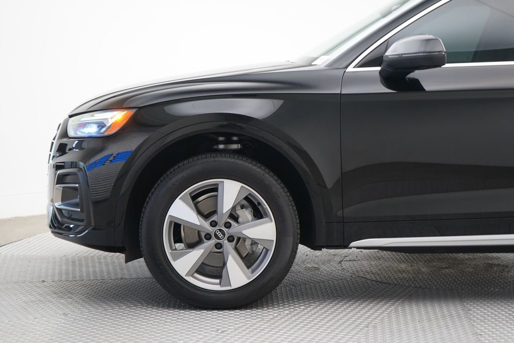 Used 2023 Audi Q5 2.0T Premium Plus w/ Premium Plus Package AWD/4WD image 2