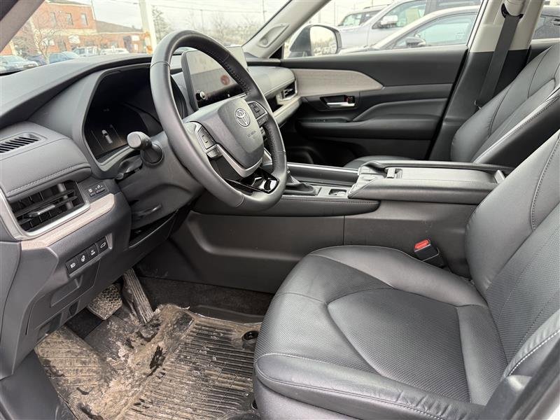 Used 2024 Toyota Grand Highlander Limited image 2