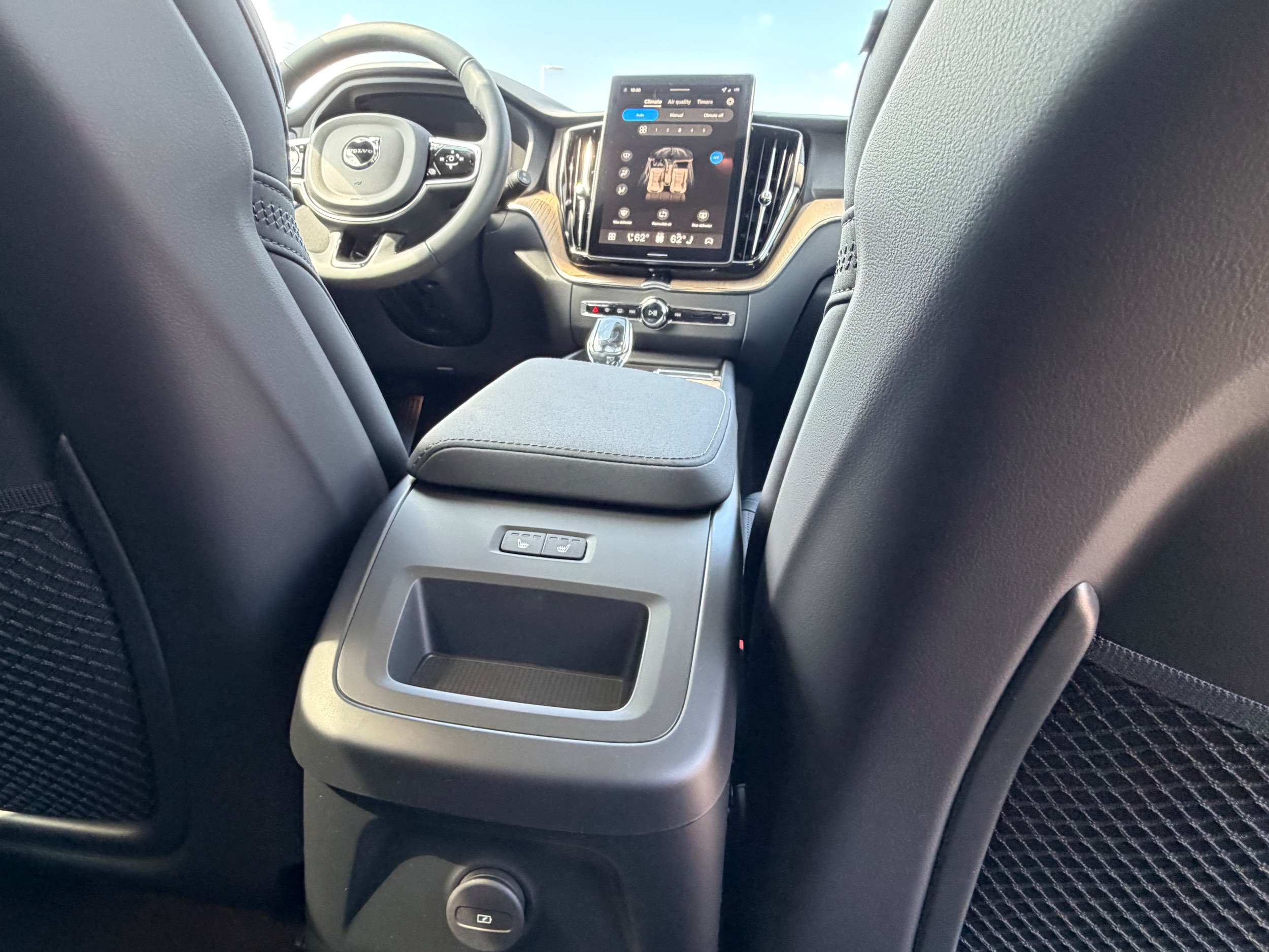 New 2026 Volvo XC60 T8 Plus w/ Protection Package Premier AWD/4WD image 11