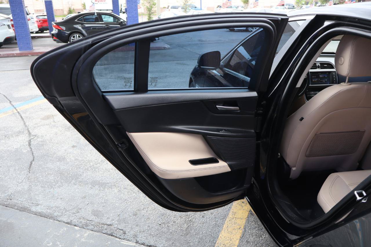 Used 2018 Jaguar XE Prestige RWD image 17