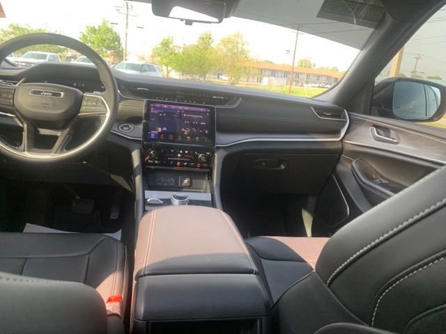 Used 2025 Jeep Grand Cherokee Limited w/ Luxury Tech Group II image 25