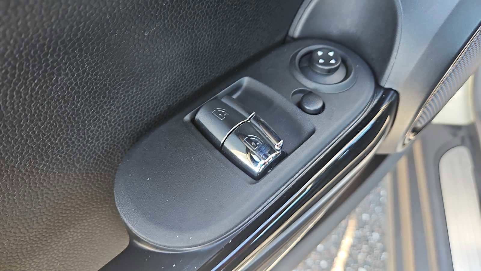 Used 2019 MINI Cooper 2-Door Hardtop image 15