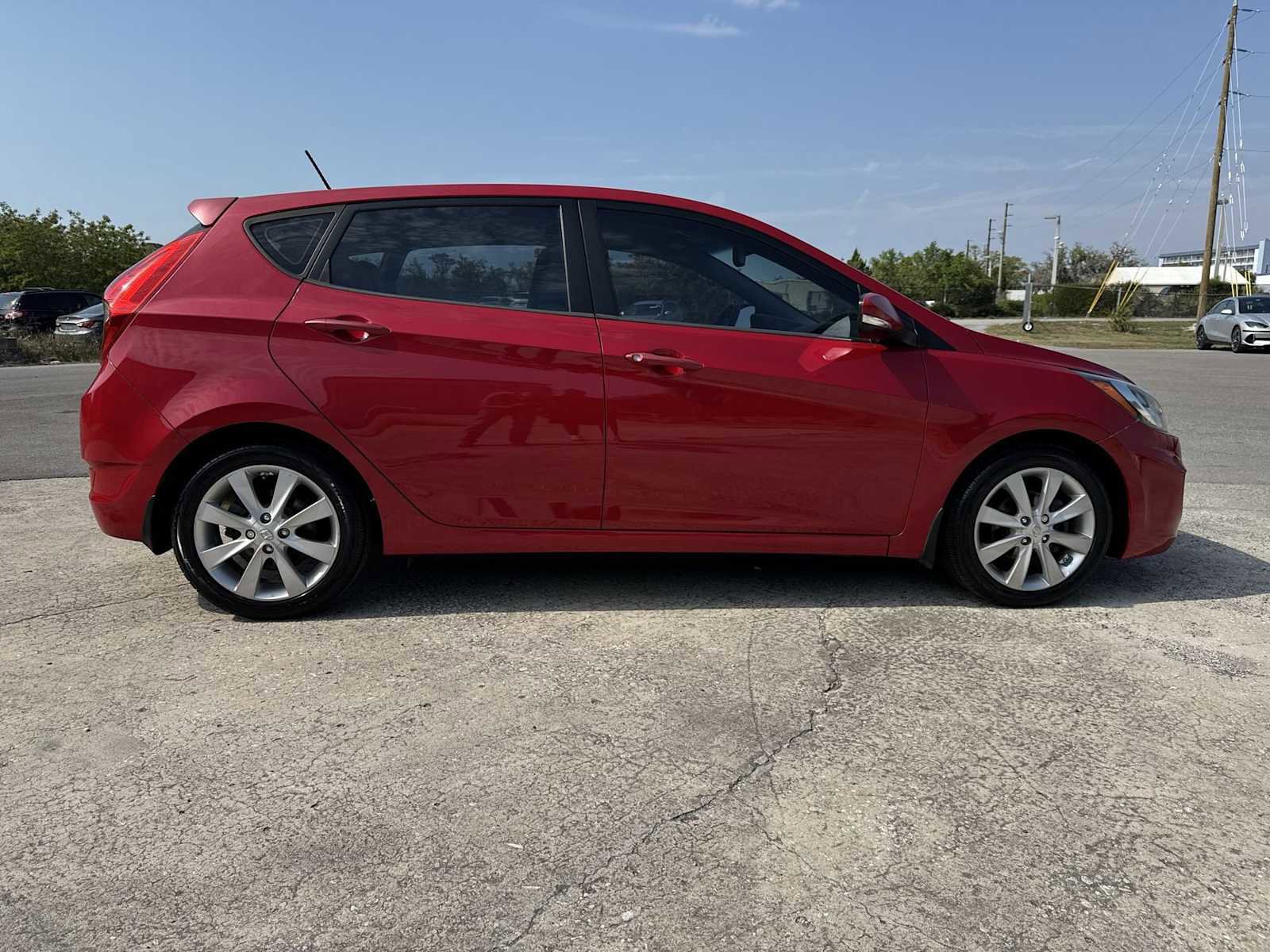 Used 2013 Hyundai Accent SE image 7