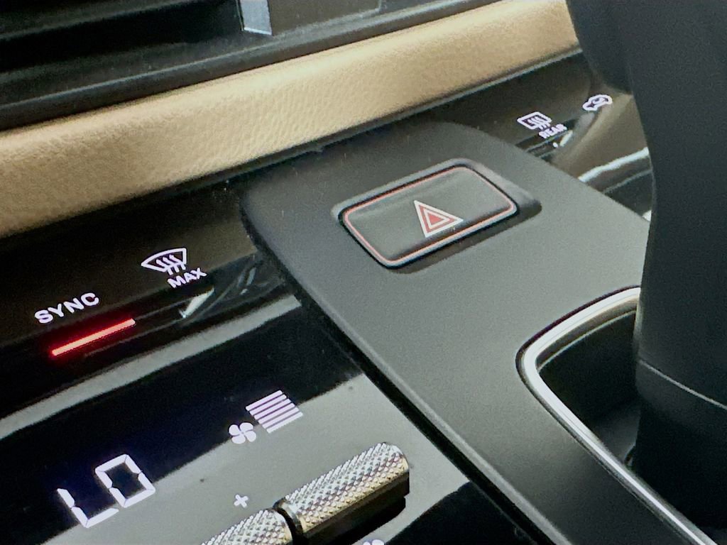 Certified 2022 Porsche Macan image 18