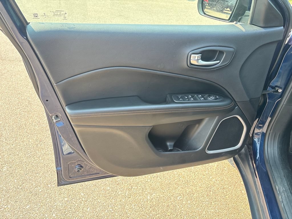 Used 2018 Jeep Compass Limited w/ Navigation Group AWD/4WD image 13