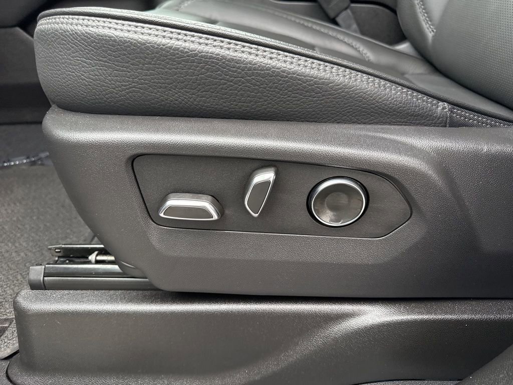 Used 2025 GMC Yukon Denali w/ Denali Reserve Package image 10