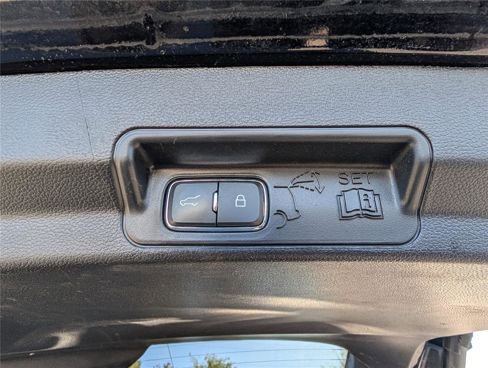 Used 2022 Ford Explorer ST-Line image 15