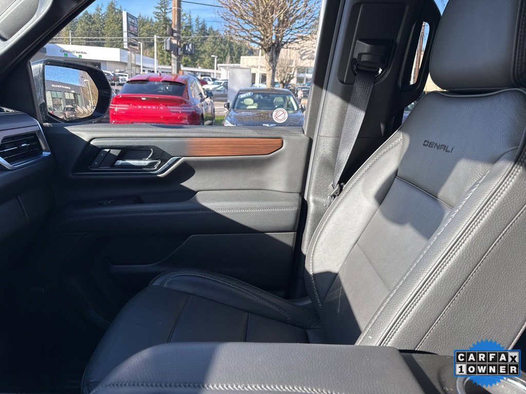 Used 2025 GMC Yukon Denali image 30