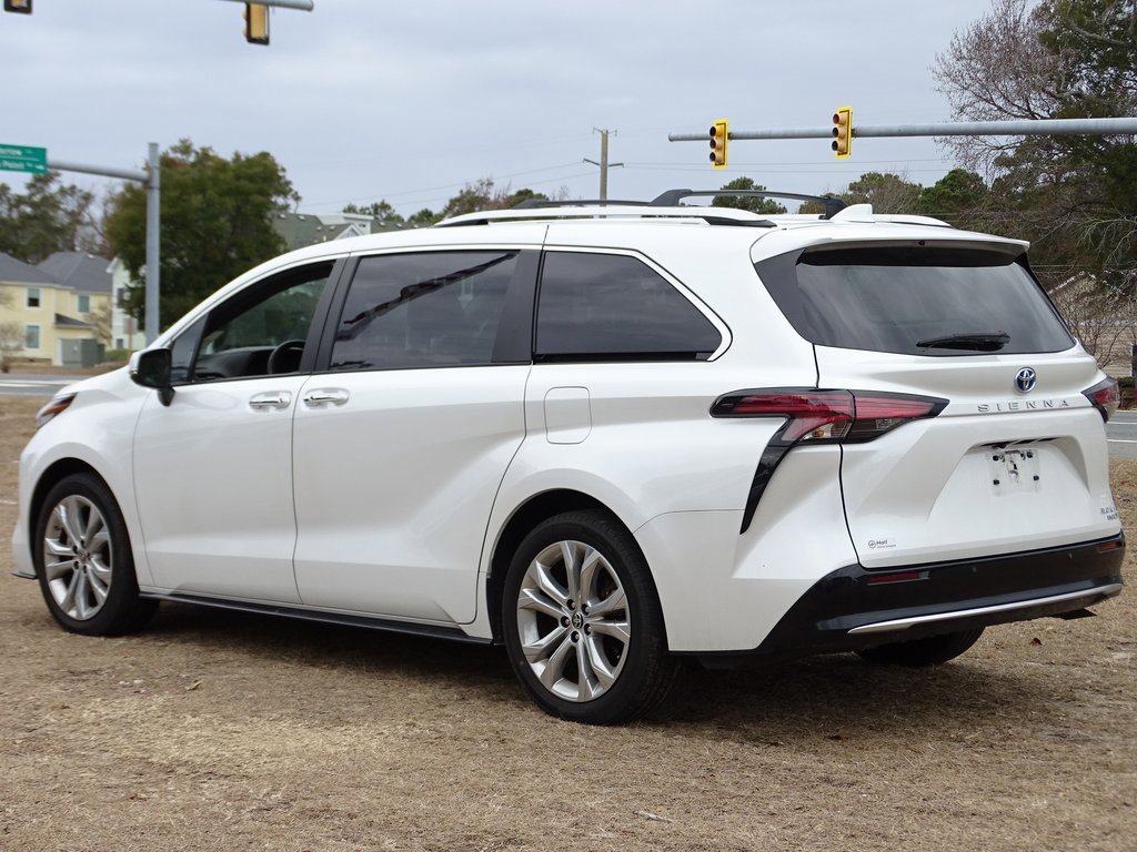 Used 2023 Toyota Sienna Platinum image 5