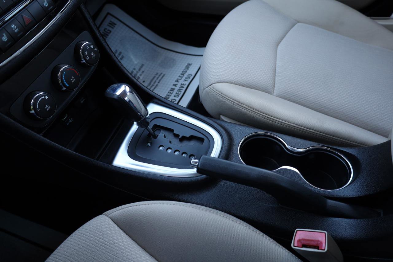 Used 2011 Chrysler 200 LX image 10