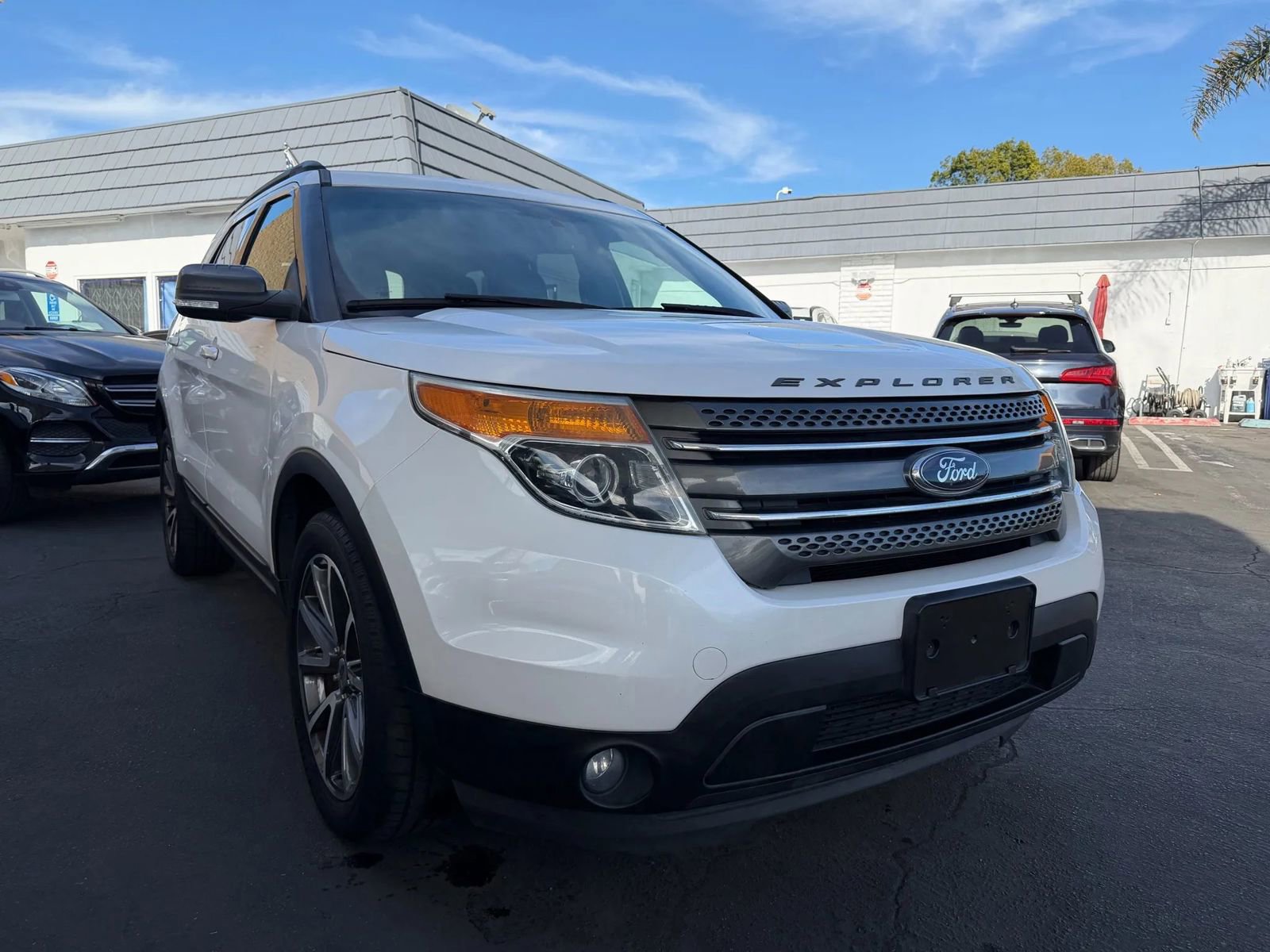 Used 2015 Ford Explorer XLT w/ Equipment Group 202A AWD/4WD image 9