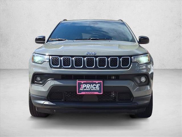 Used 2024 Jeep Compass Latitude AWD/4WD image 2