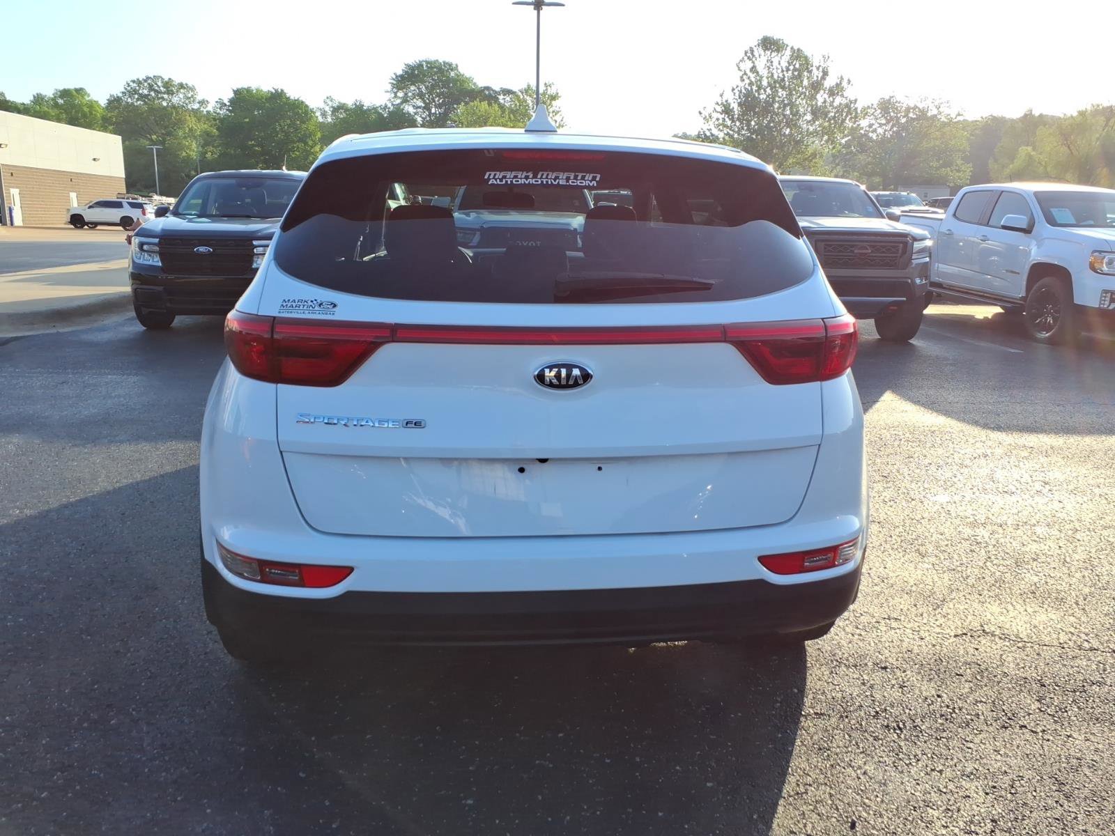 Used 2017 Kia Sportage LX w/ Option Group 012 image 4