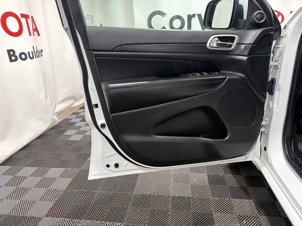 Used 2018 Jeep Grand Cherokee Altitude AWD/4WD image 19