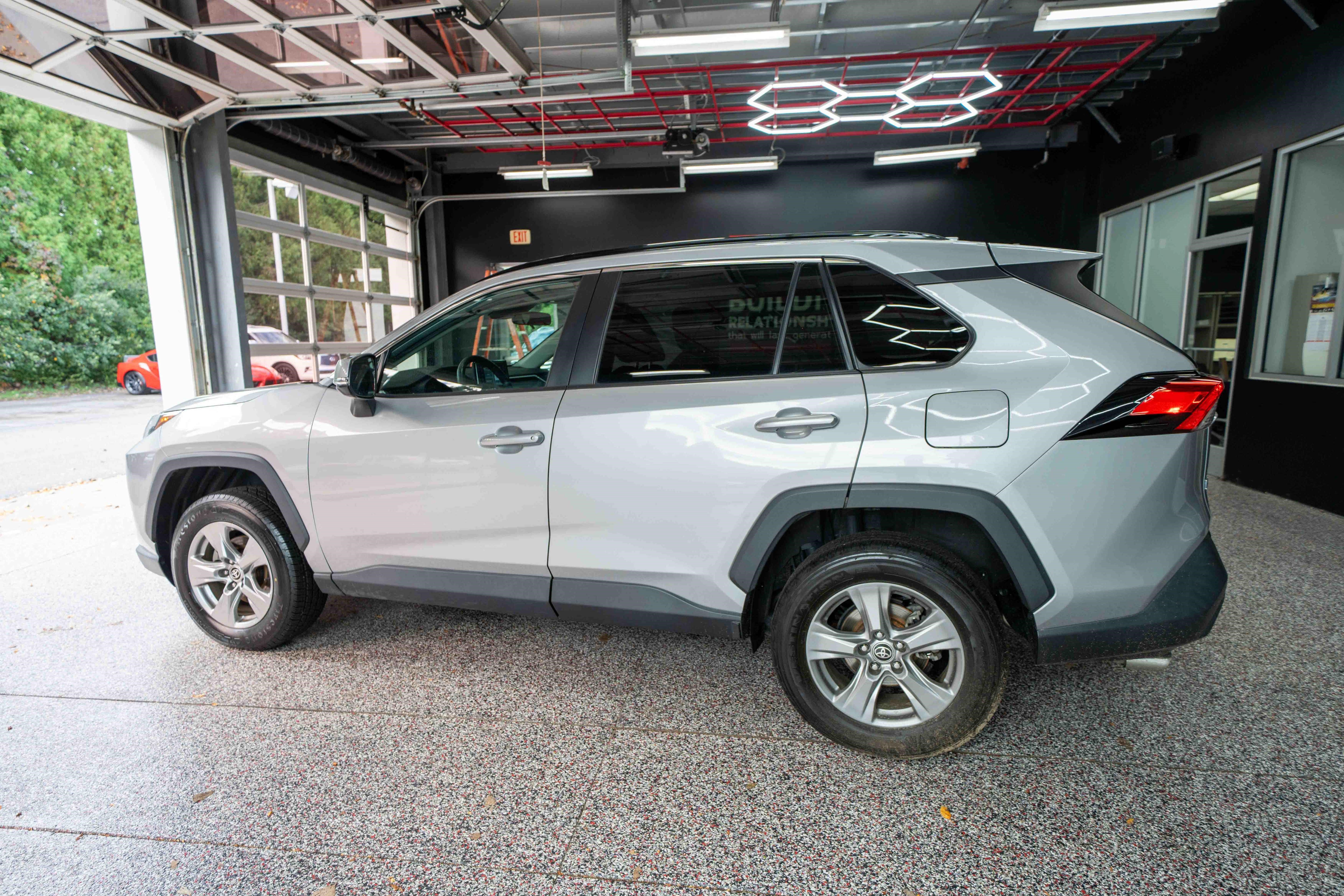Used 2022 Toyota RAV4 XLE w/ Convenience Package AWD/4WD image 2