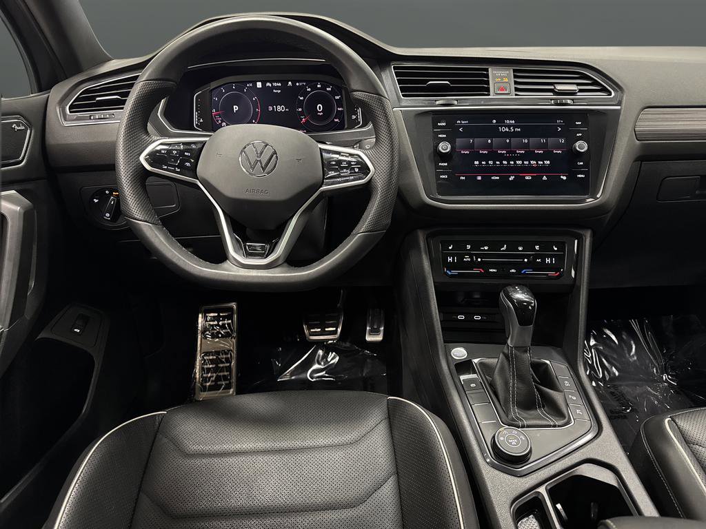 Used 2024 Volkswagen Tiguan SEL R-Line AWD/4WD image 5