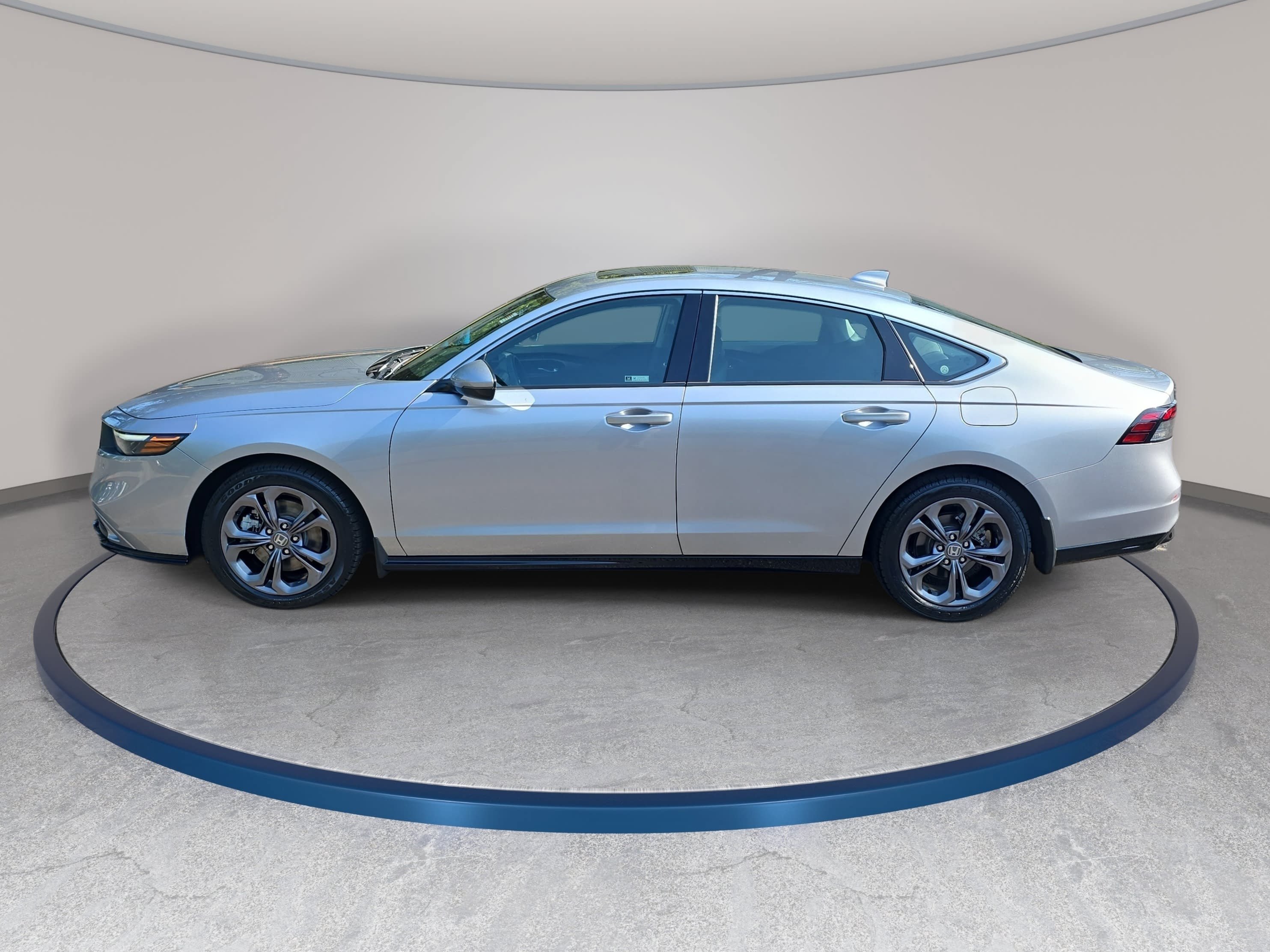 Used 2024 Honda Accord EX-L image 8