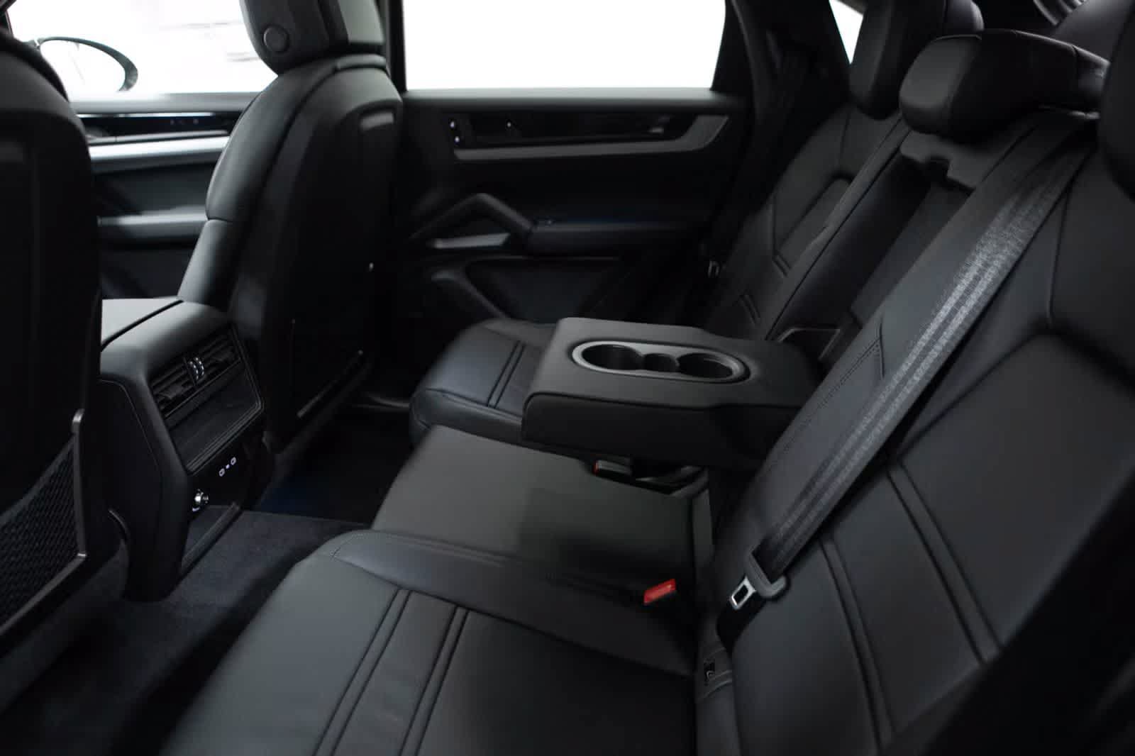 Certified 2026 Porsche Cayenne Coupe AWD/4WD image 36