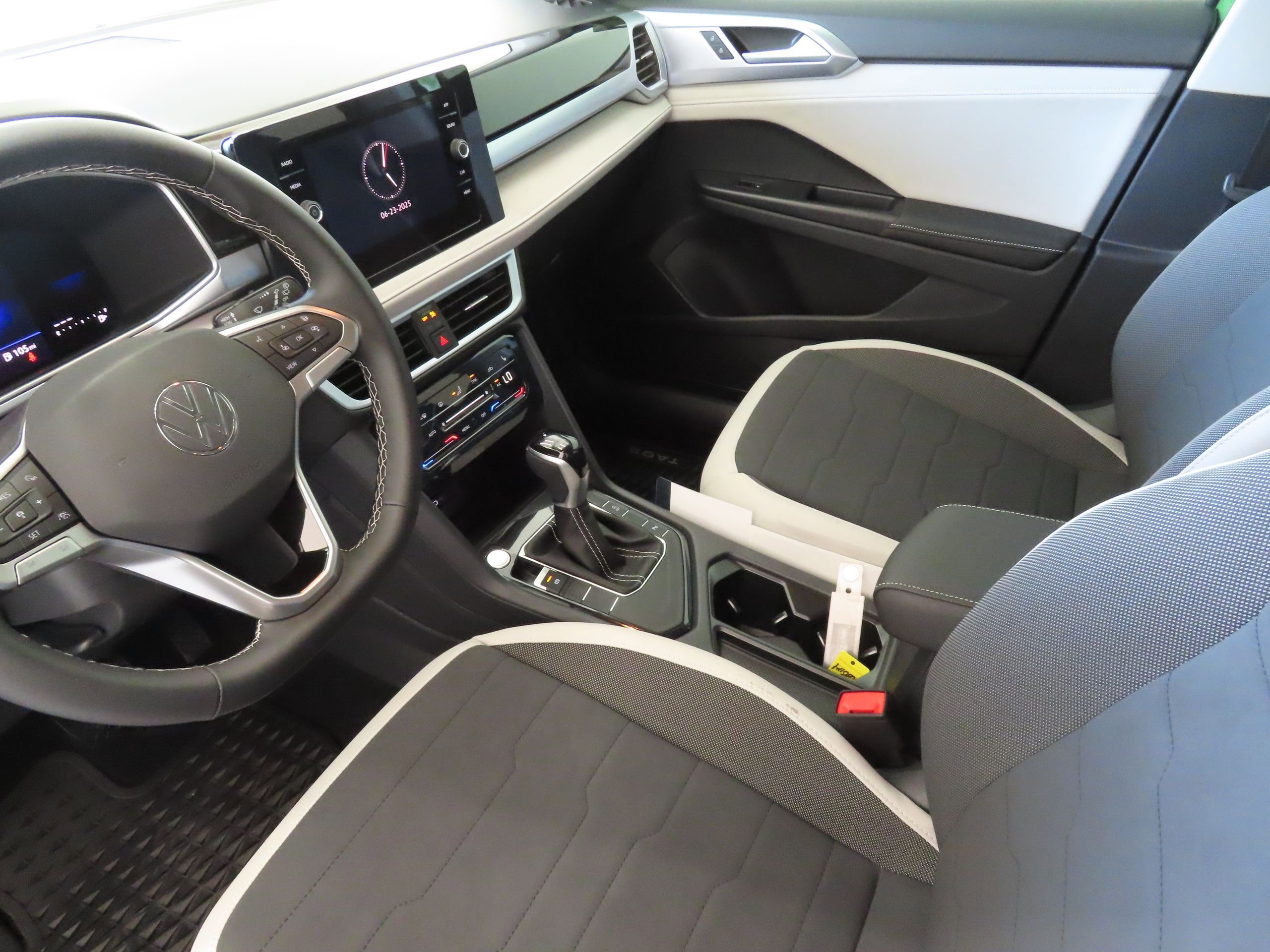 New 2025 Volkswagen Taos SE image 21