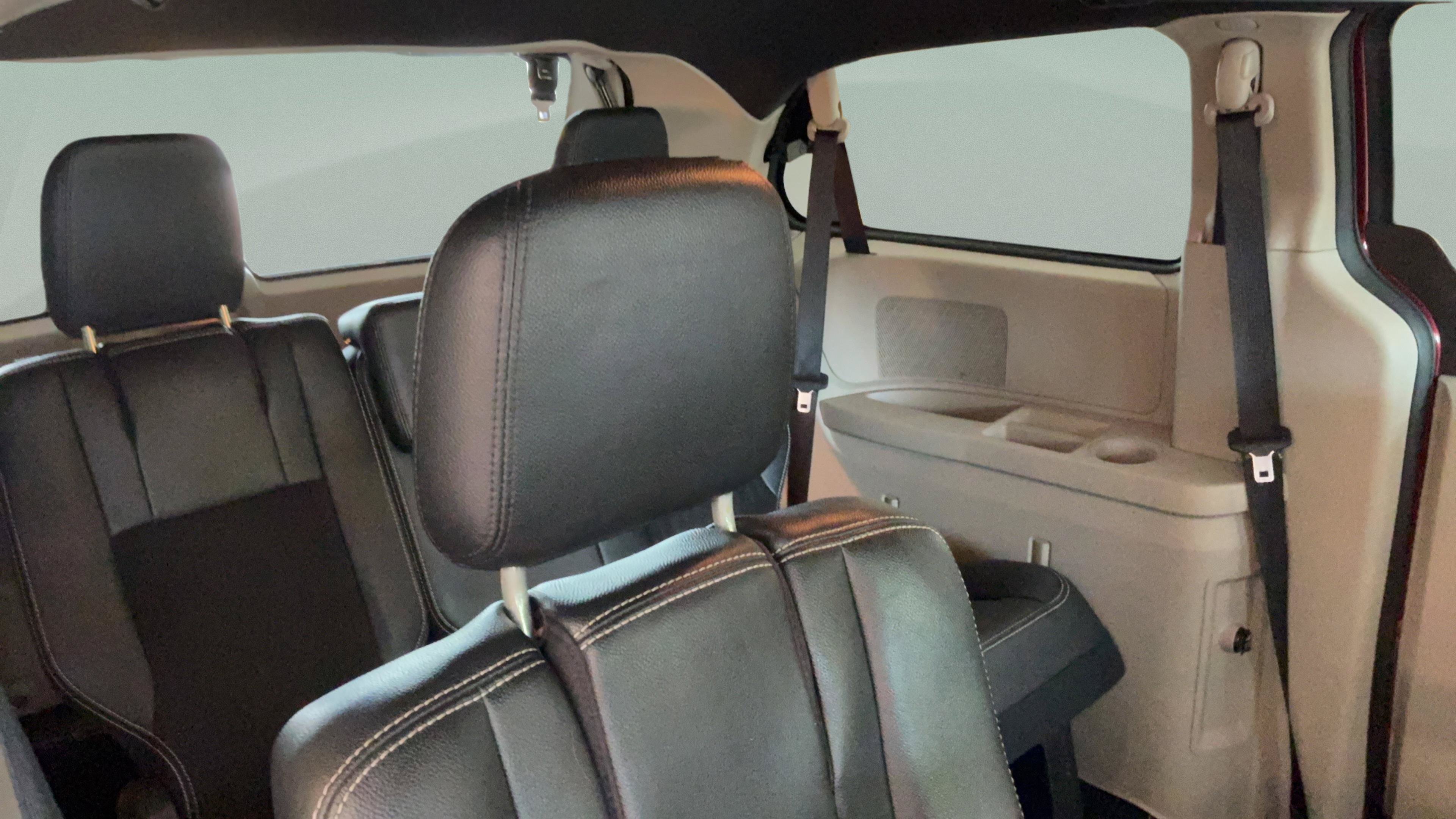 Used 2019 Dodge Grand Caravan SXT FWD image 24