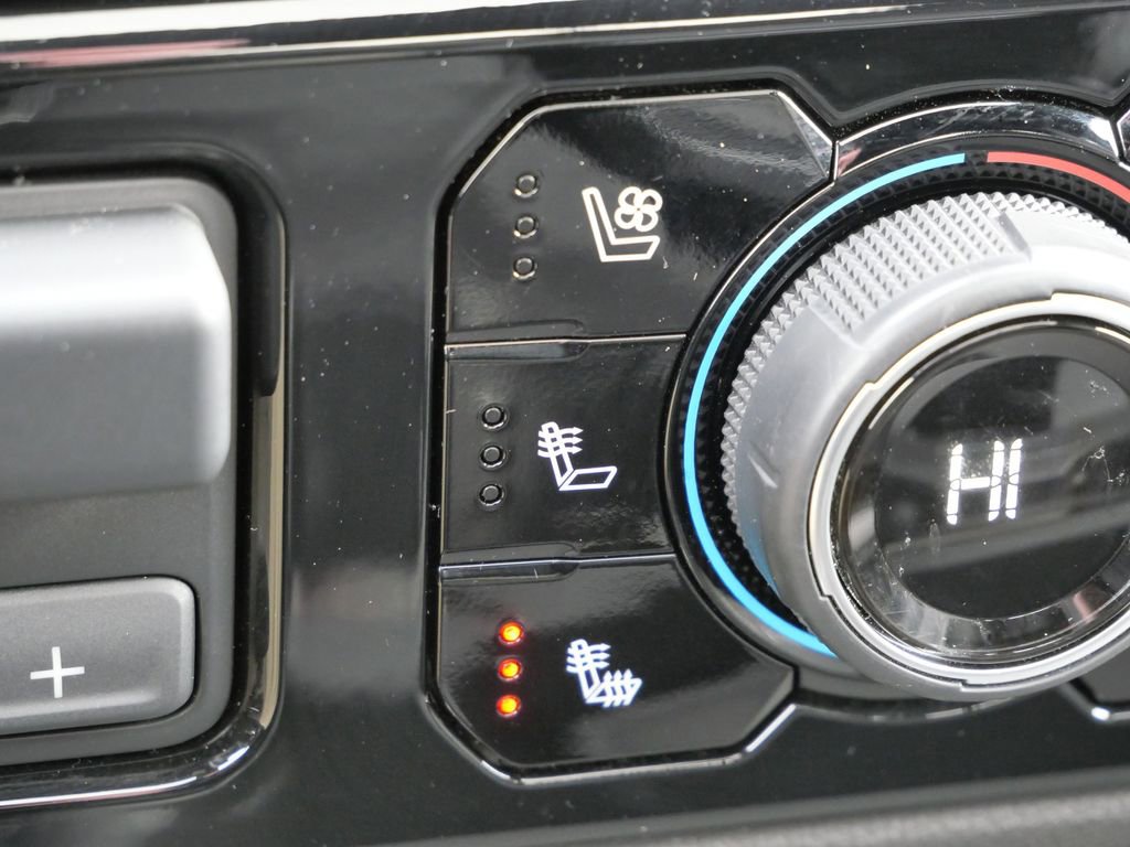 Used 2025 Chevrolet Silverado 2500 ZR2 w/ Technology Package image 45