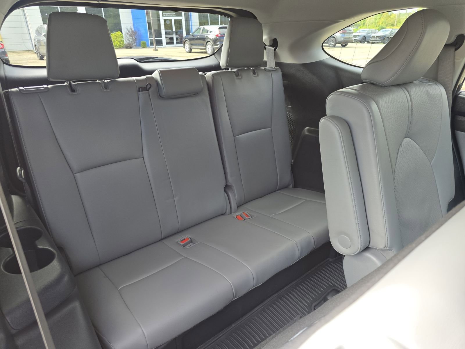 Used 2023 Toyota Highlander L image 18