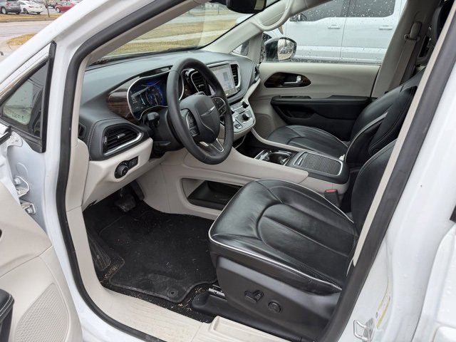 Used 2024 Chrysler Pacifica Limited image 13