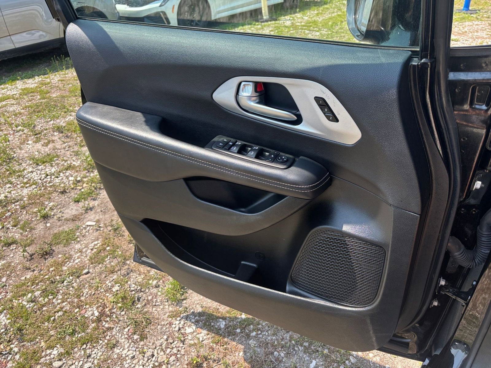 Used 2025 Chrysler Pacifica Limited FWD image 18