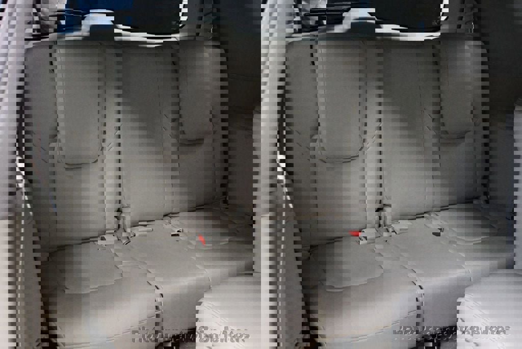 Used 2011 INFINITI QX56 4WD w/ Theater Pkg image 17