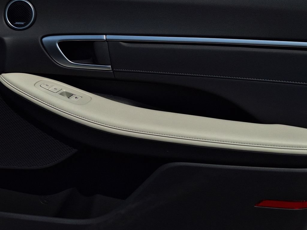 Certified 2025 Hyundai Sonata Limited FWD image 29