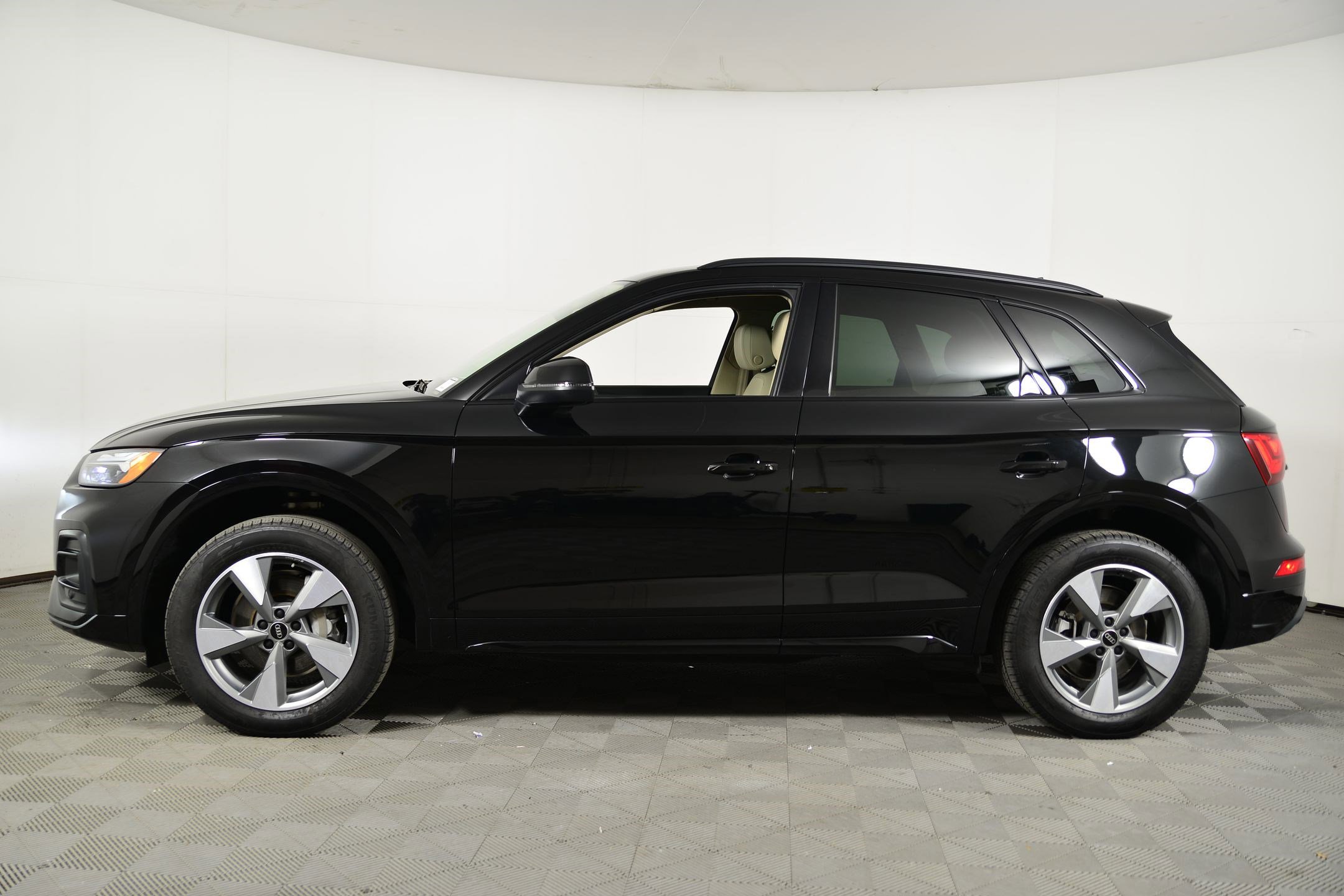 Certified 2025 Audi Q5 2.0T Premium image 2
