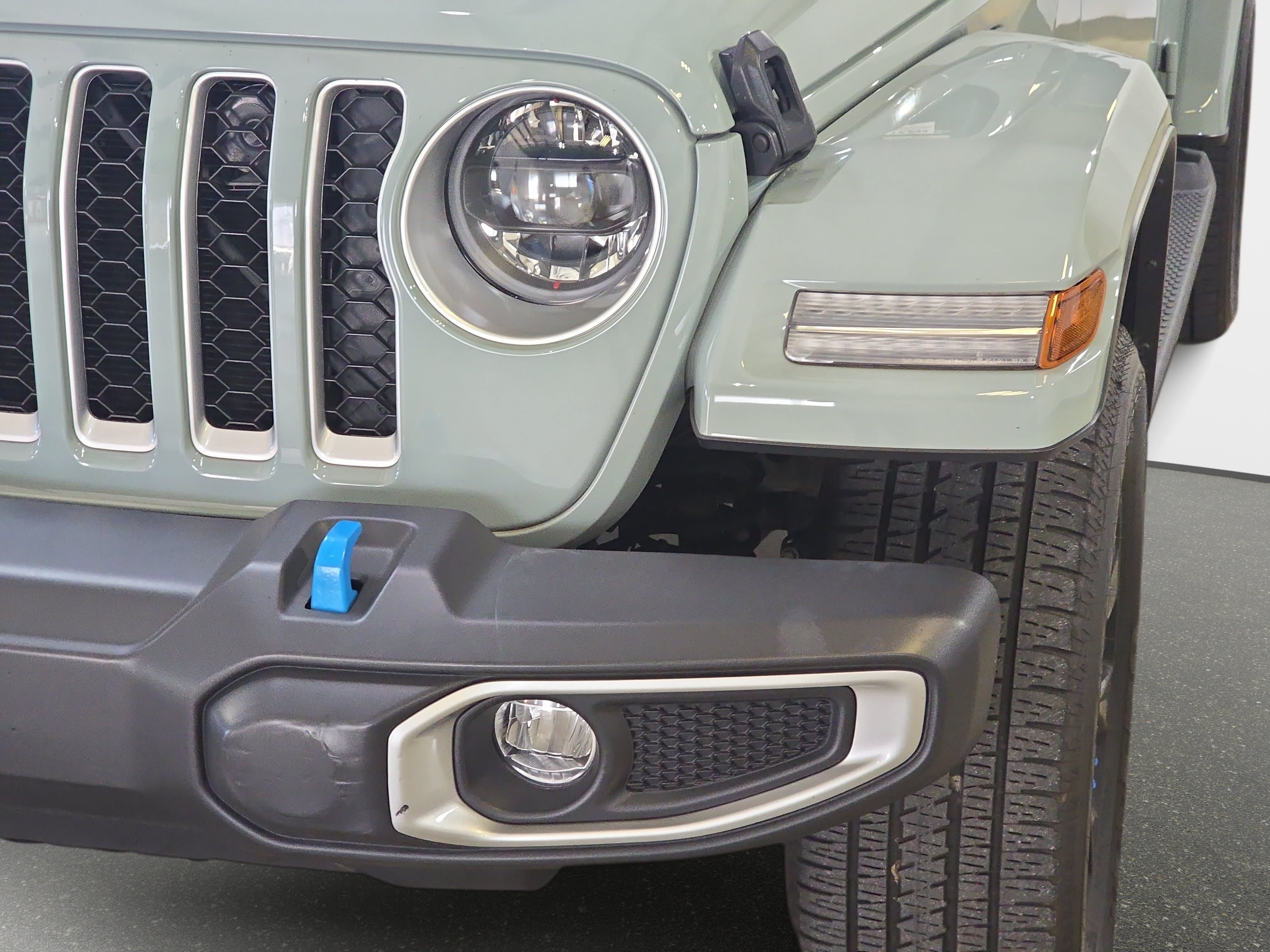 Used 2023 Jeep Wrangler Unlimited Sahara w/ Cold Weather Group AWD/4WD image 28