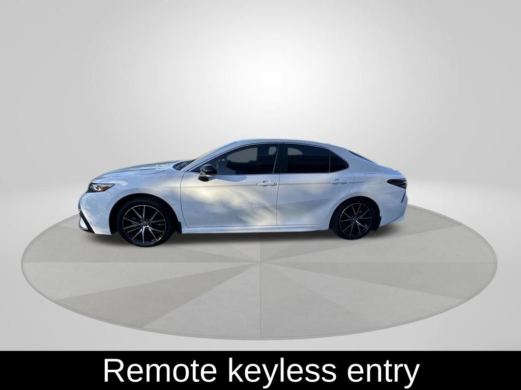 Used 2024 Toyota Camry SE w/ Convenience Package image 4
