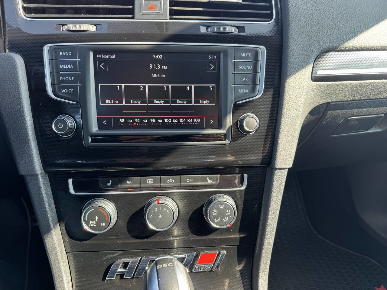 Used 2017 Volkswagen GTI SE image 16