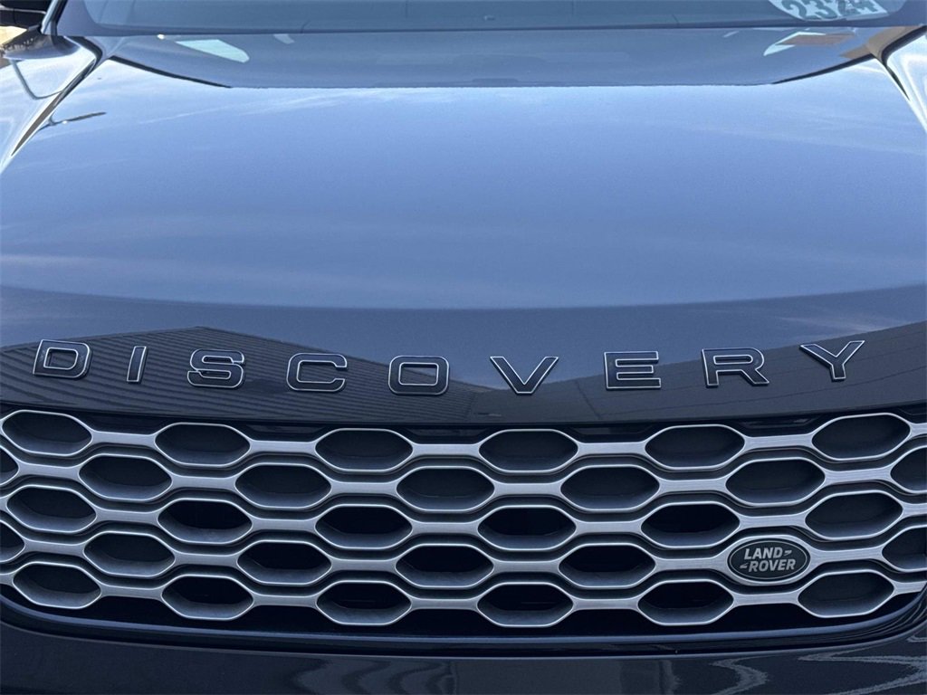 Used 2025 Land Rover Discovery S image 11