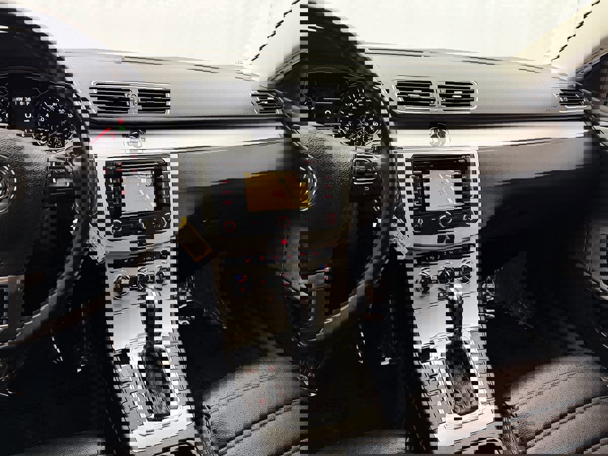 Used 2014 Volkswagen CC R-Line image 11