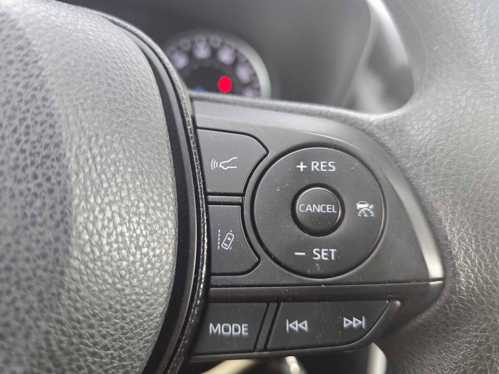 Used 2021 Toyota RAV4 LE image 30