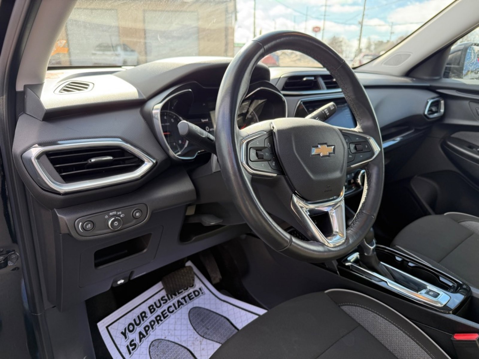 Used 2023 Chevrolet TrailBlazer LT w/ Sun and Liftgate Package image 13