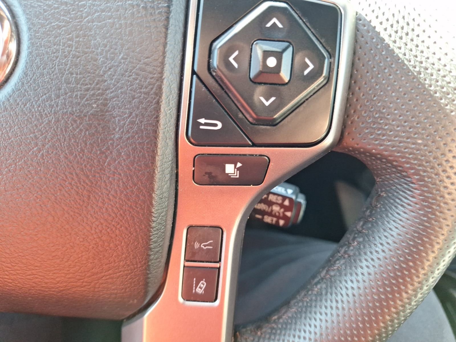 Used 2022 Toyota Tacoma Limited image 29