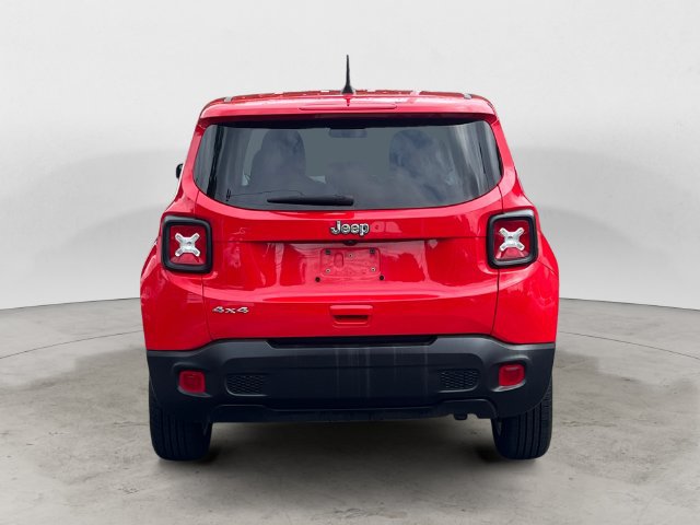 Used 2023 Jeep Renegade Latitude AWD/4WD image 4