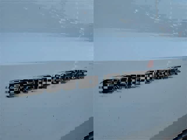 Used 2019 Jeep Grand Cherokee Laredo image 36