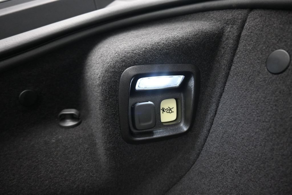 Used 2021 Chevrolet Corvette Stingray Premium Conv w/ Z51 Performance Package RWD image 45