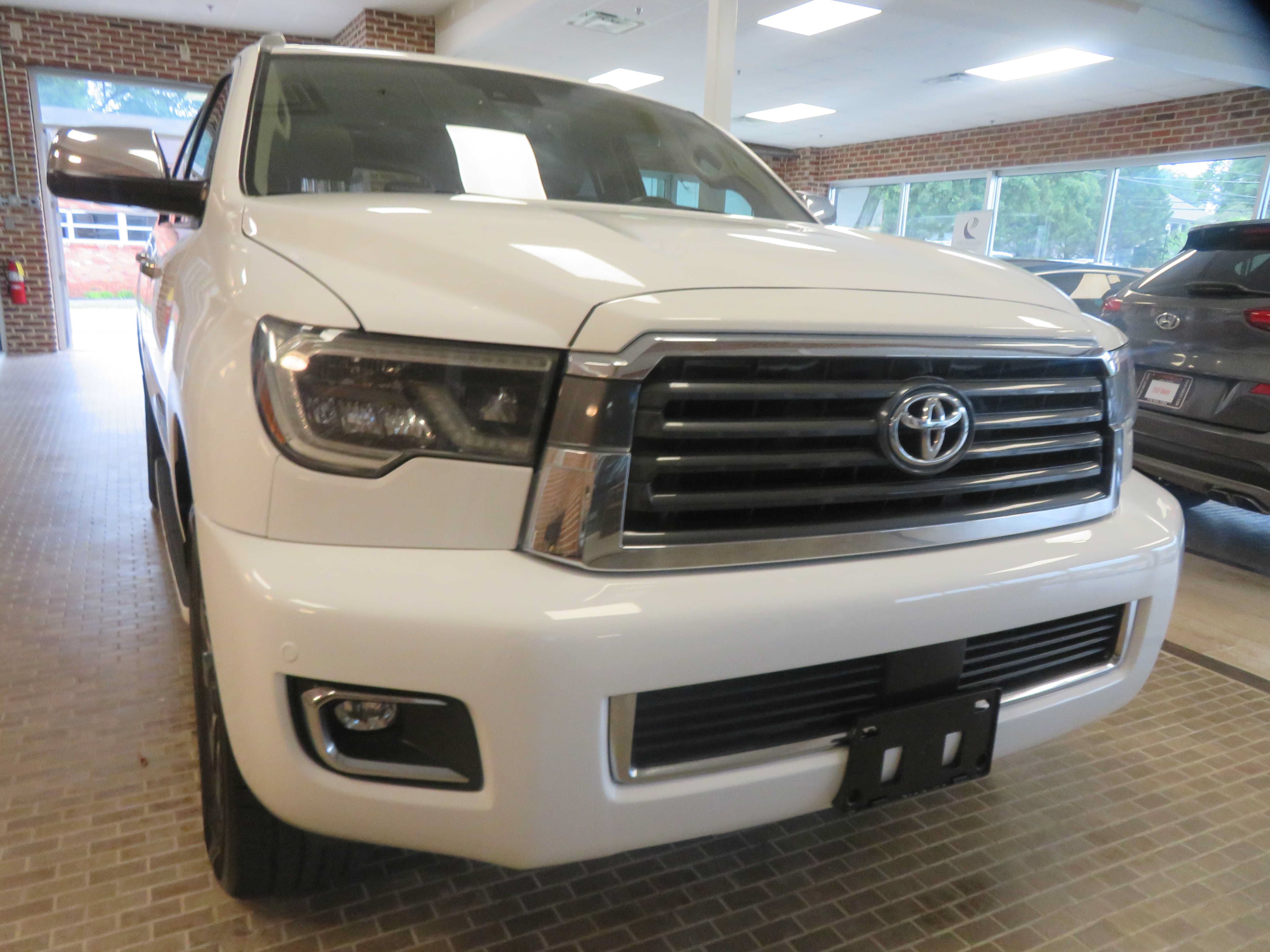 Used 2018 Toyota Sequoia Limited w/ Safety & Convenience Package AWD/4WD image 71