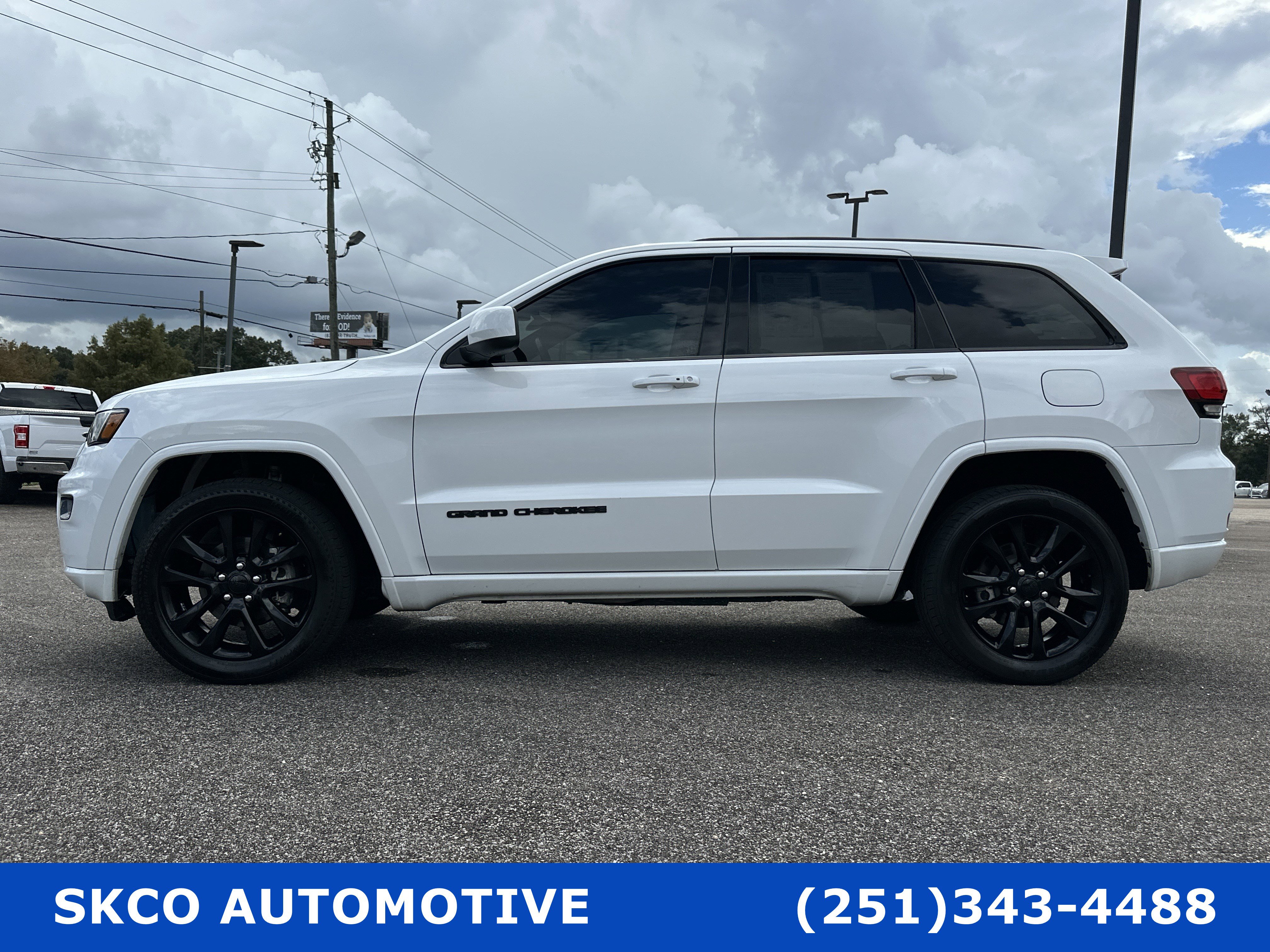 Used 2020 Jeep Grand Cherokee Altitude image 2