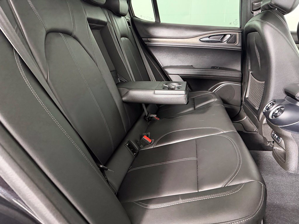 Used 2023 Alfa Romeo Stelvio Ti AWD/4WD image 22