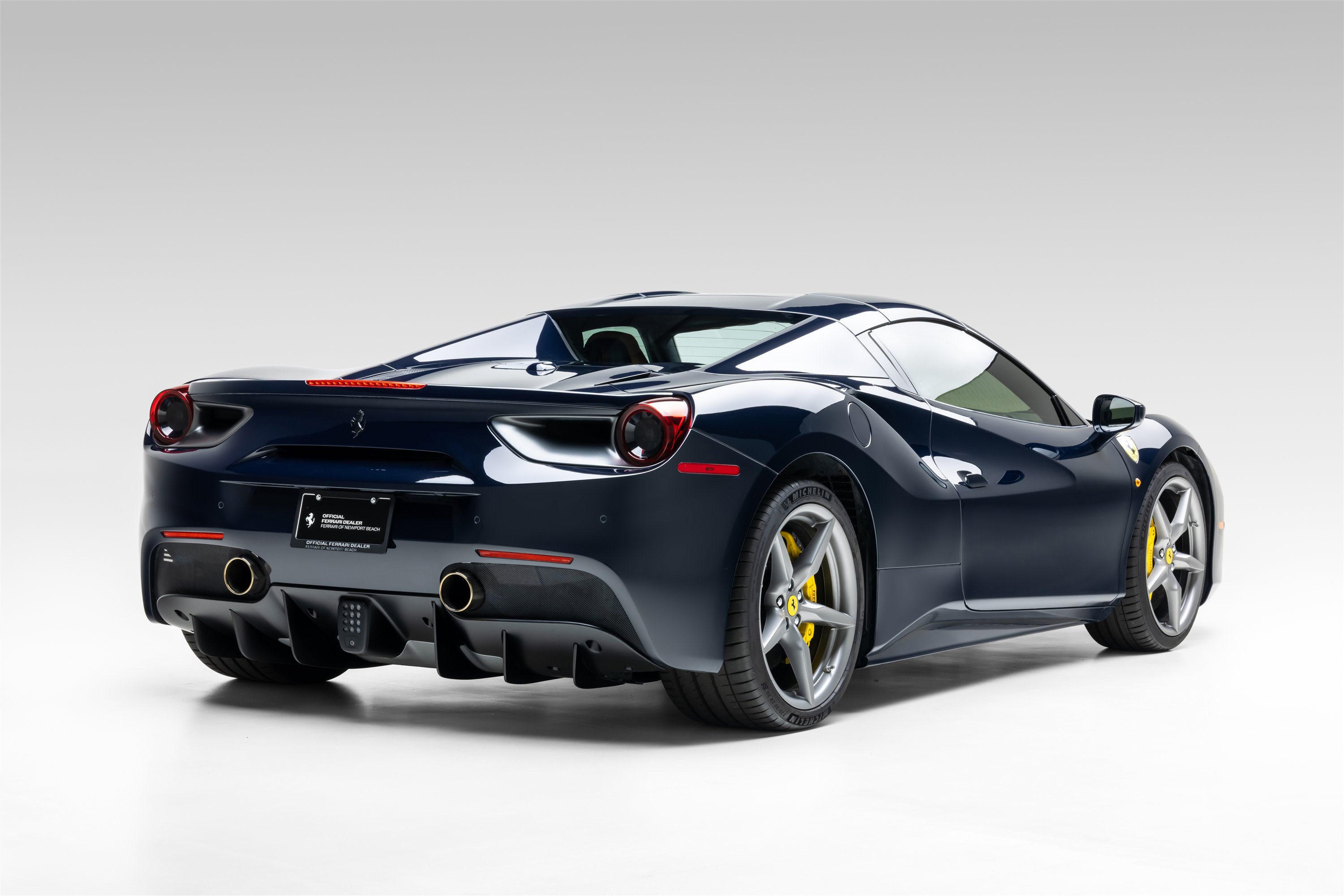 Used 2018 Ferrari 488 Spider RWD image 8