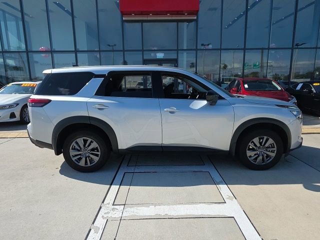 Used 2024 Nissan Pathfinder S image 4