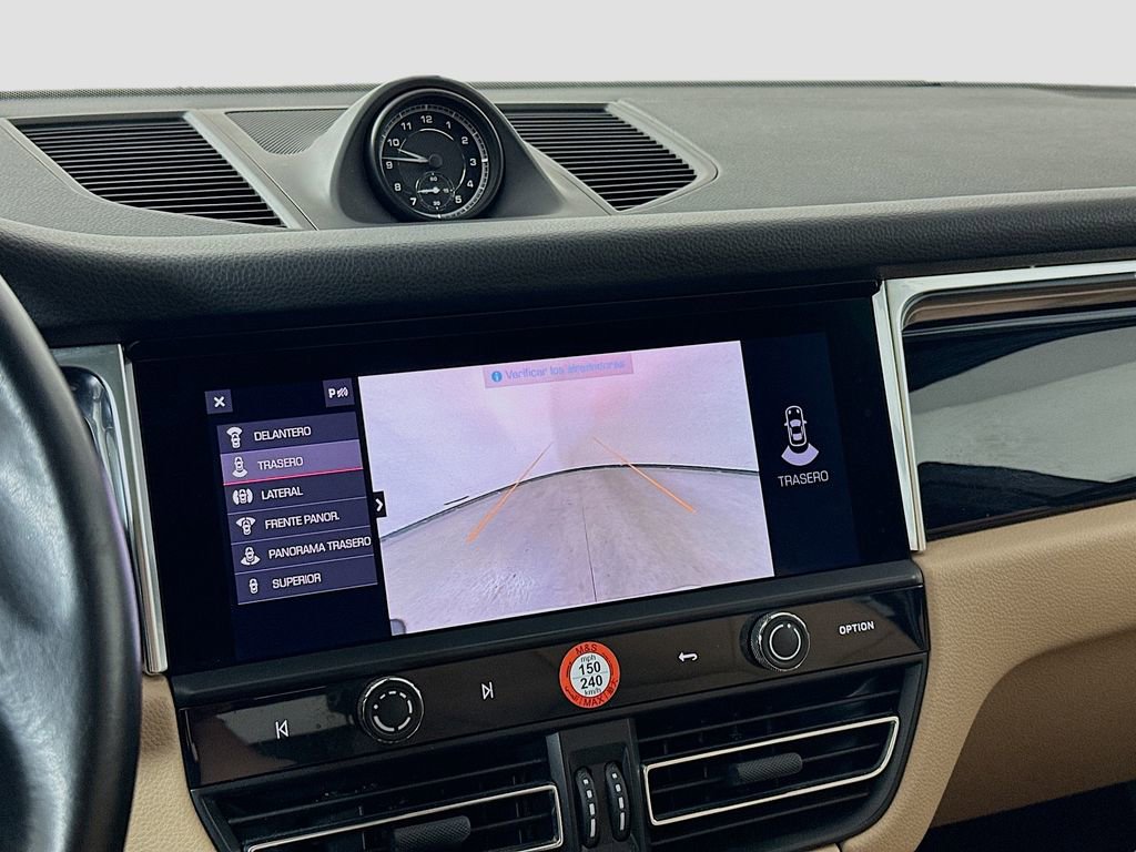 Certified 2023 Porsche Macan image 17