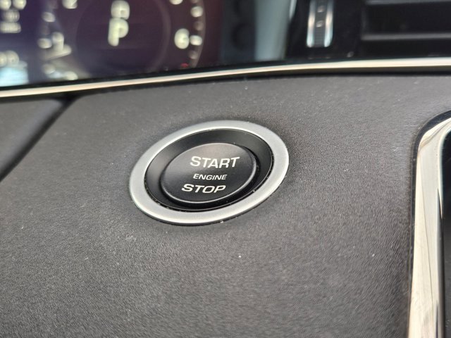 Used 2020 Land Rover Range Rover Evoque R-Dynamic SE image 14